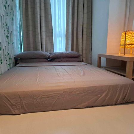 Manila Urban Resort At Azure Eksteriør billede