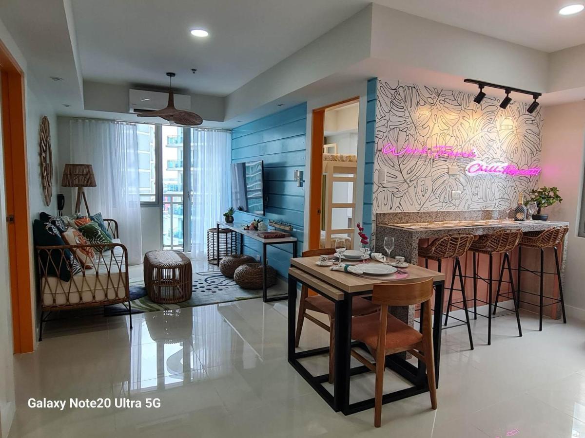 Manila Urban Resort At Azure Eksteriør billede