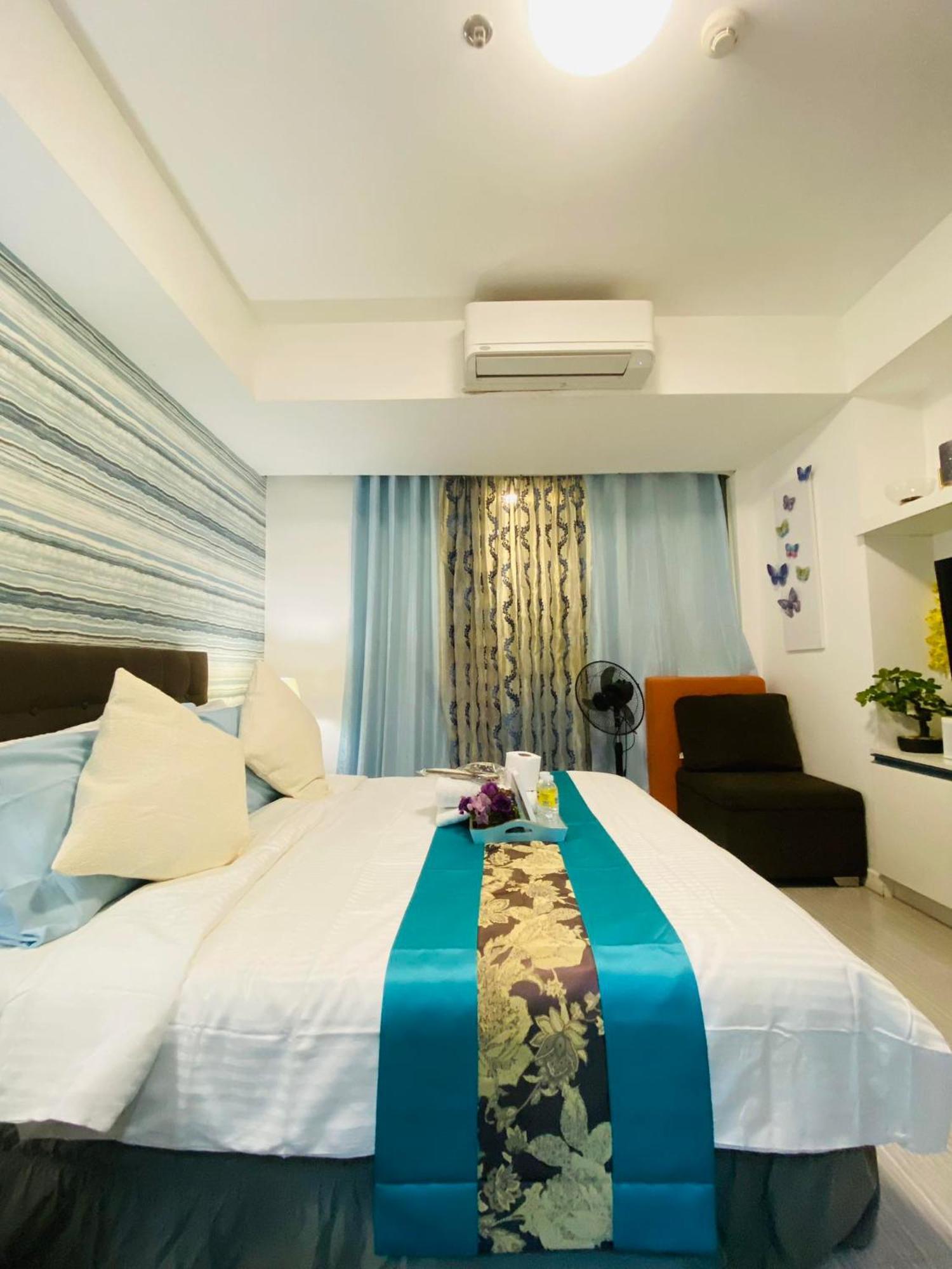 Manila Urban Resort At Azure Eksteriør billede