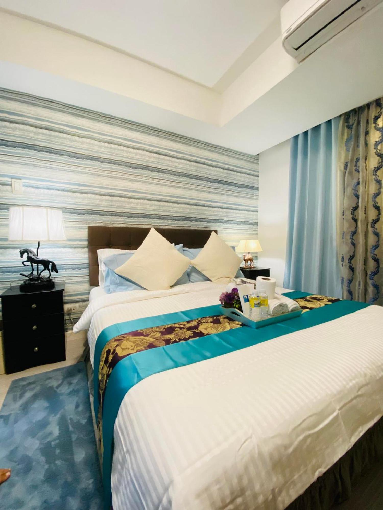 Manila Urban Resort At Azure Eksteriør billede