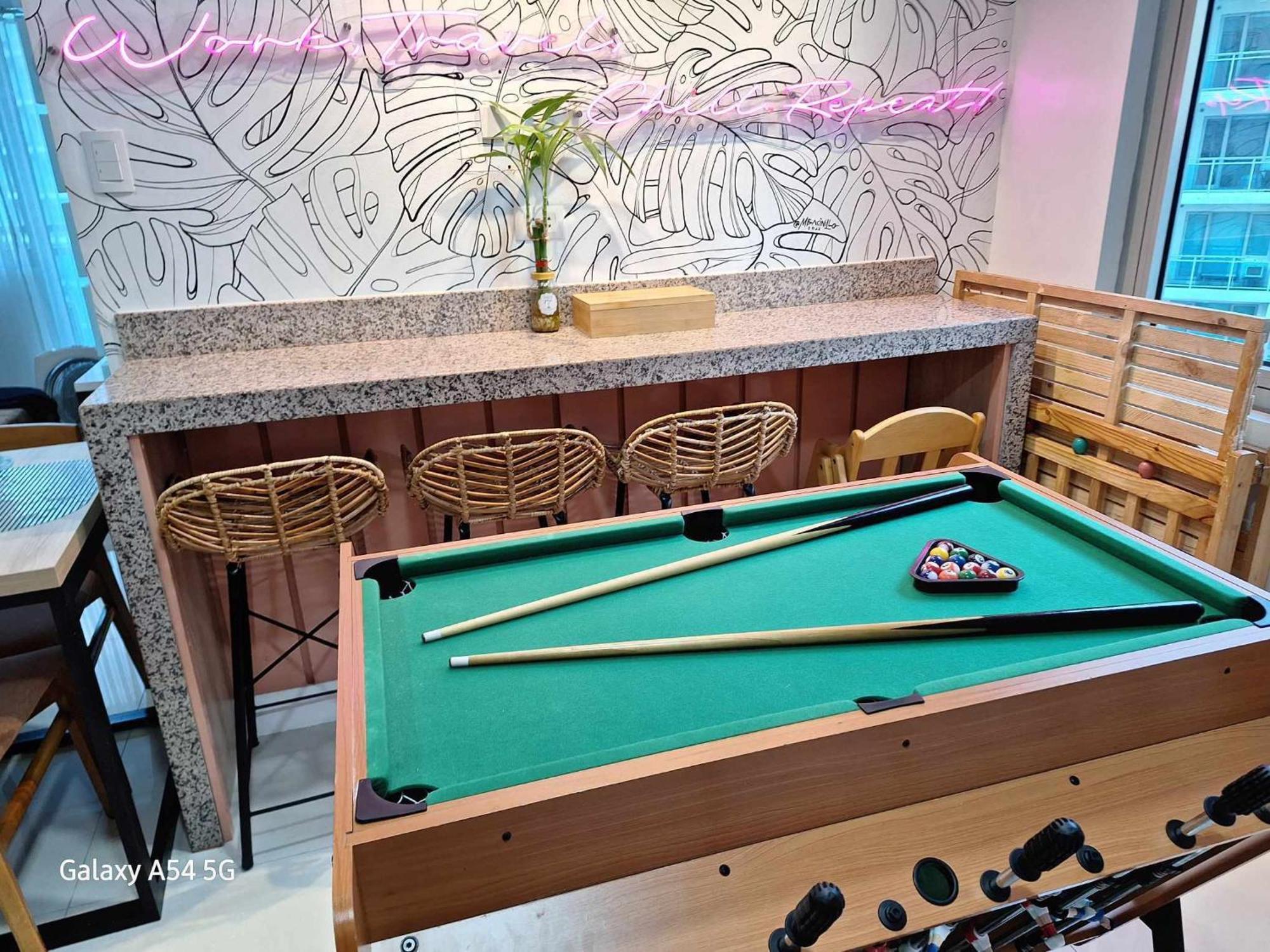 Manila Urban Resort At Azure Eksteriør billede