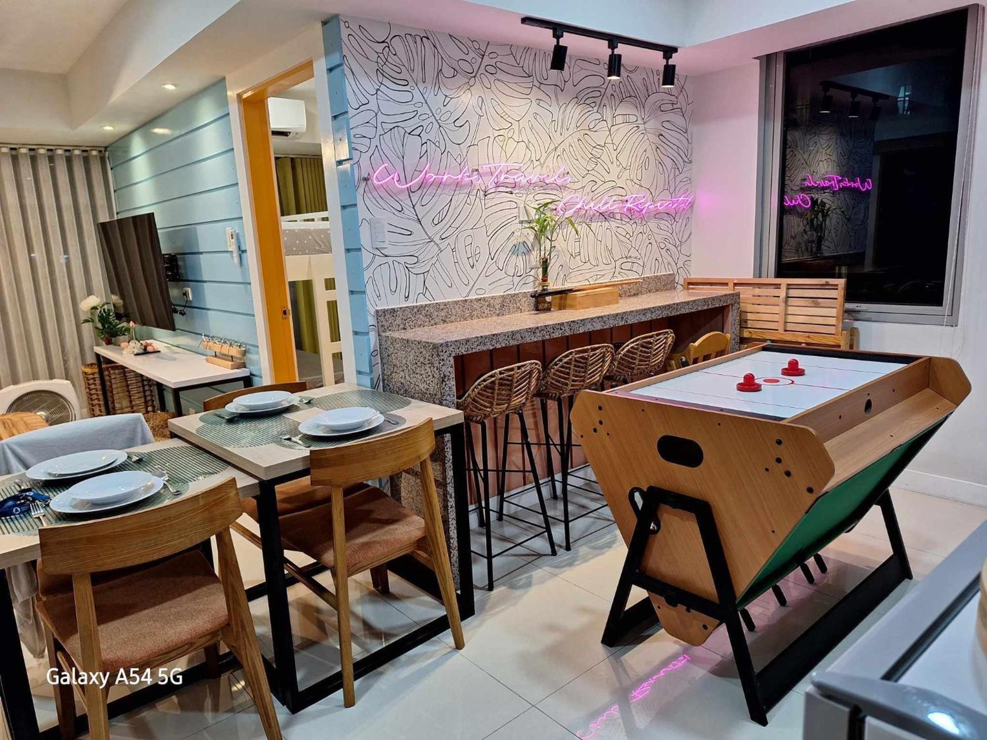 Manila Urban Resort At Azure Eksteriør billede