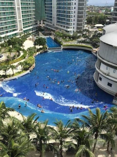 Manila Urban Resort At Azure Eksteriør billede