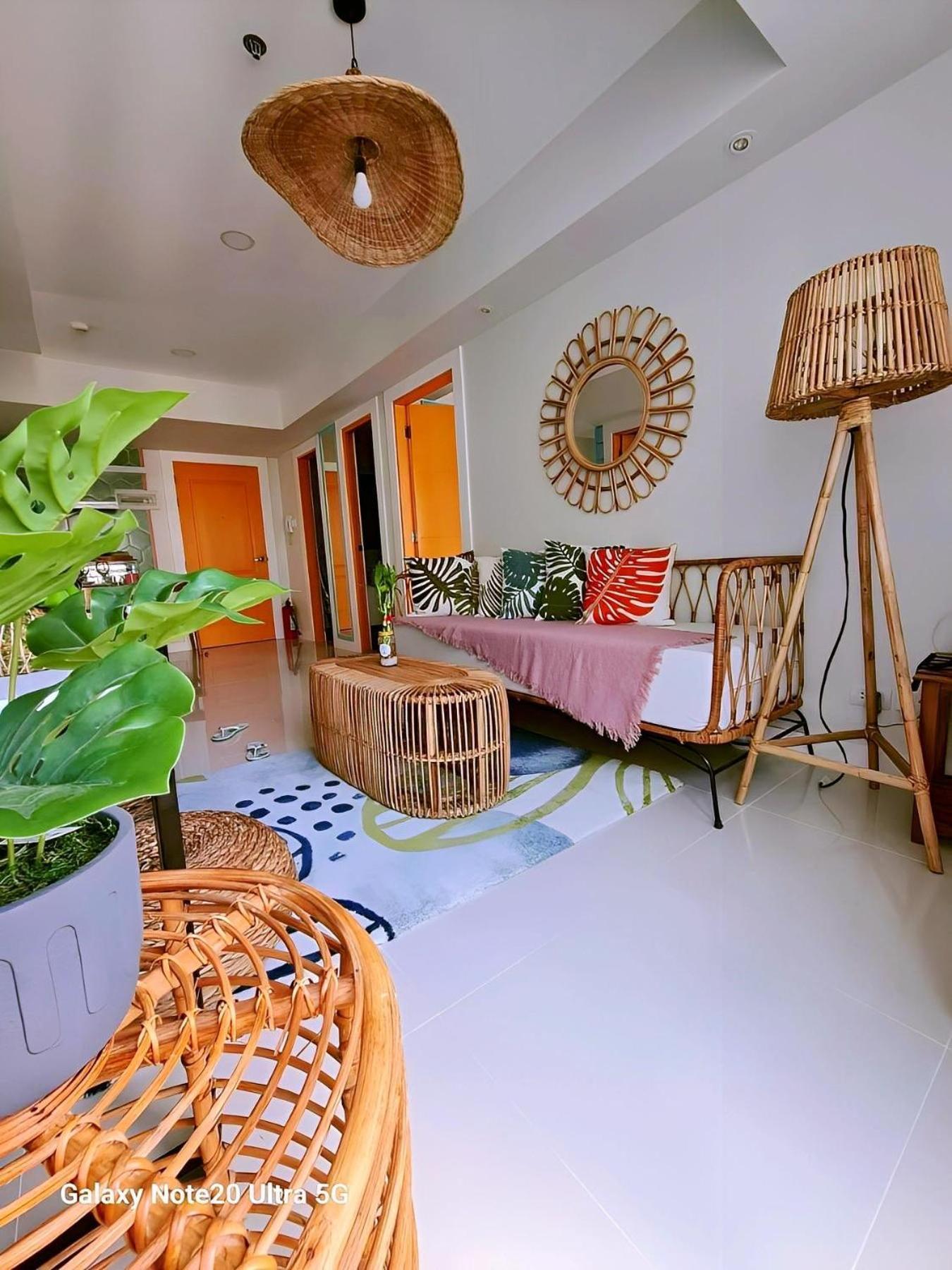 Manila Urban Resort At Azure Eksteriør billede