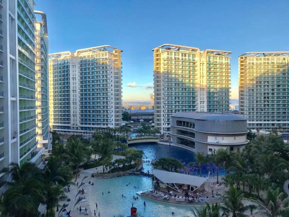 Manila Urban Resort At Azure Eksteriør billede