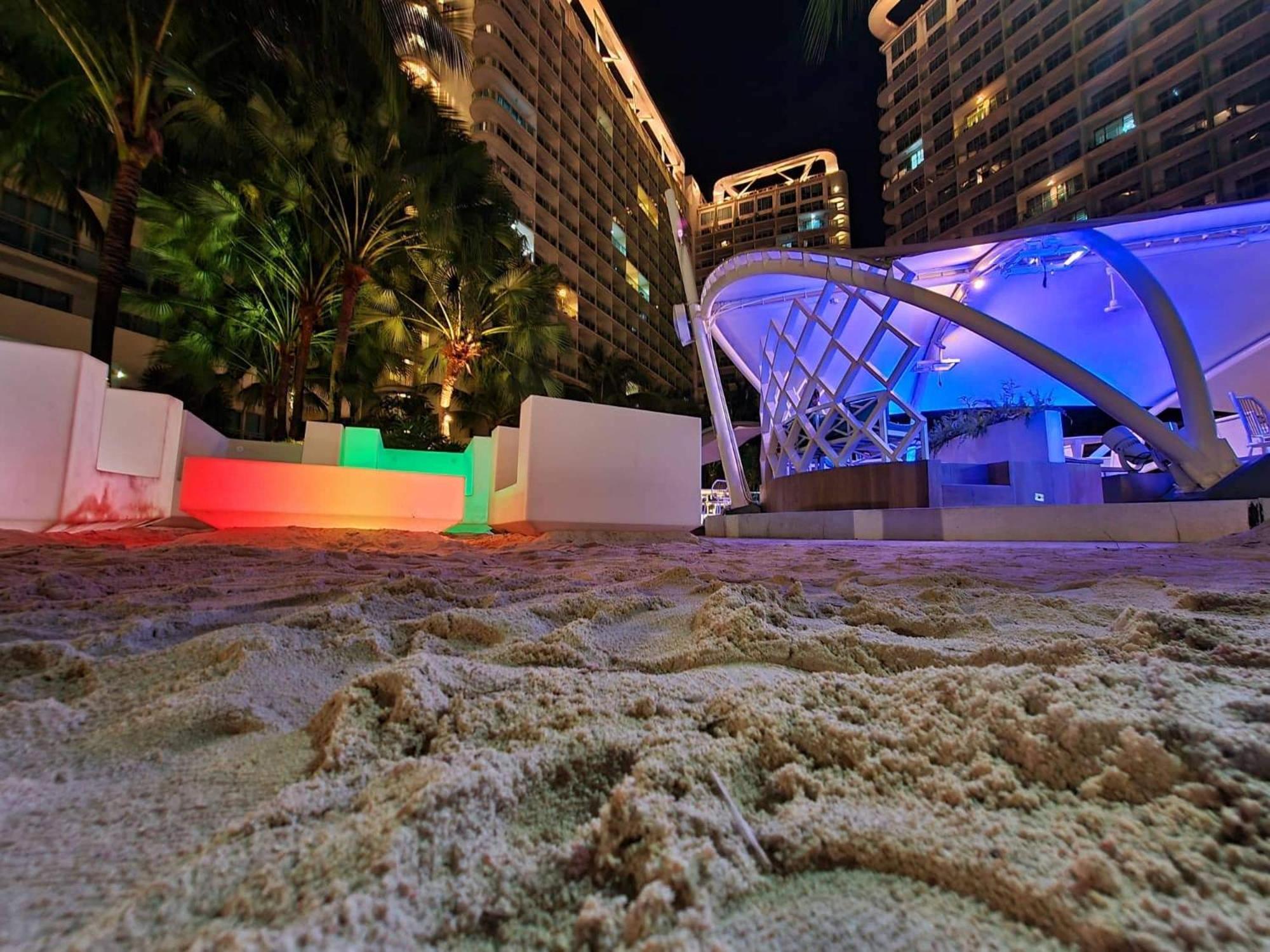 Manila Urban Resort At Azure Eksteriør billede