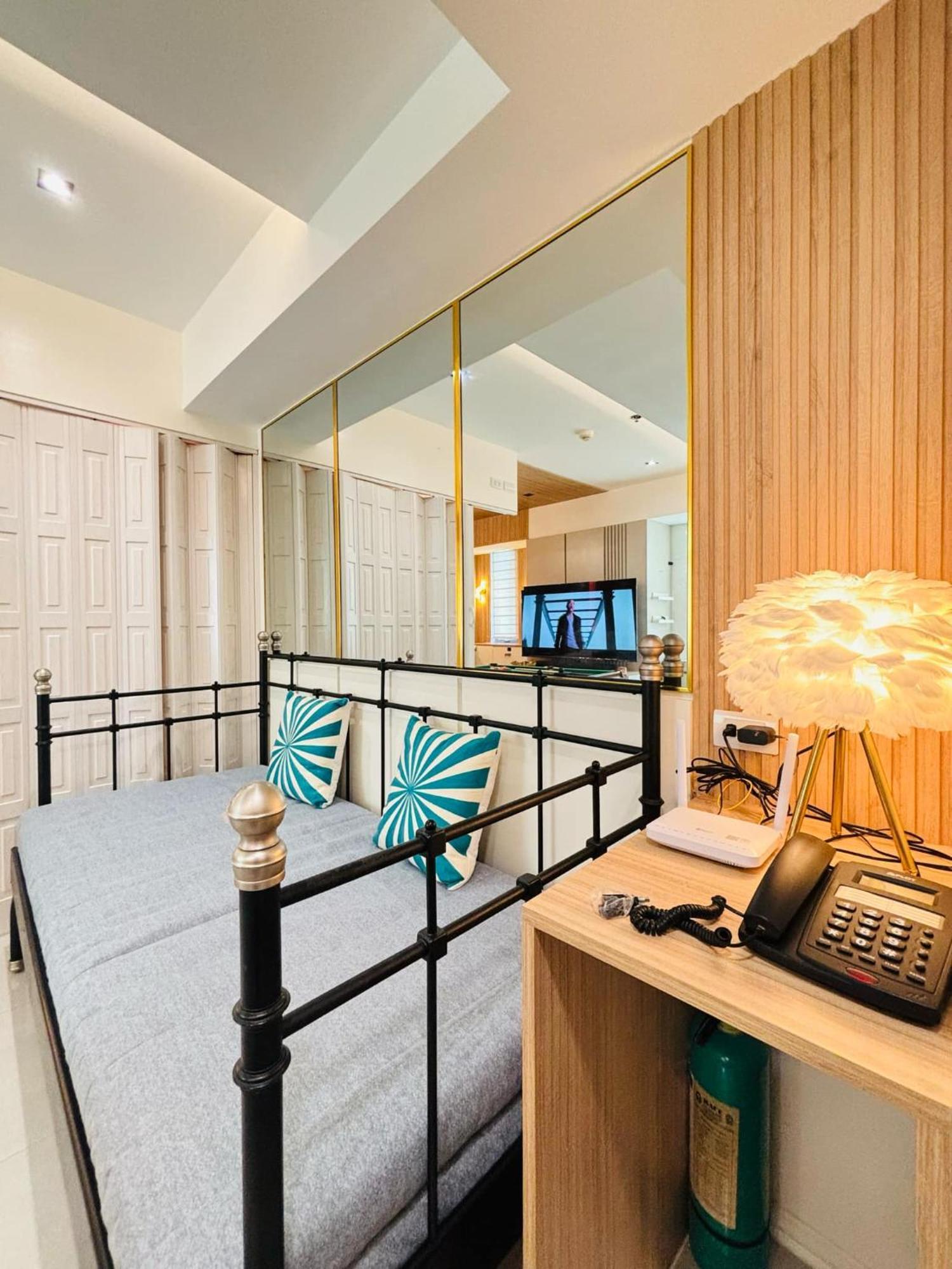 Manila Urban Resort At Azure Eksteriør billede