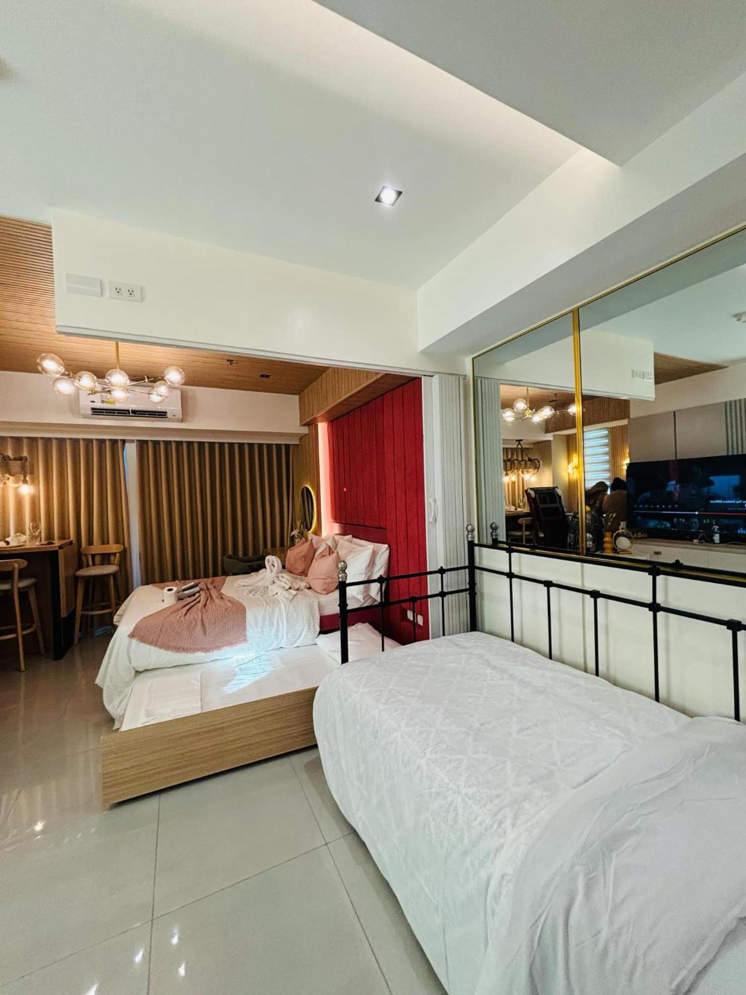 Manila Urban Resort At Azure Eksteriør billede