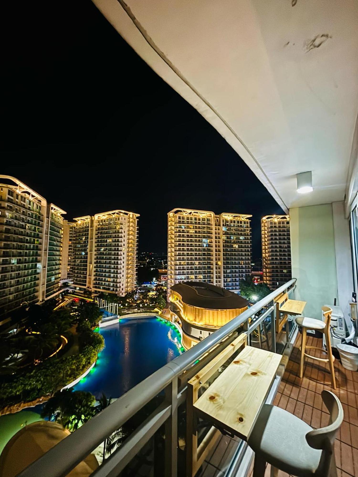 Manila Urban Resort At Azure Eksteriør billede