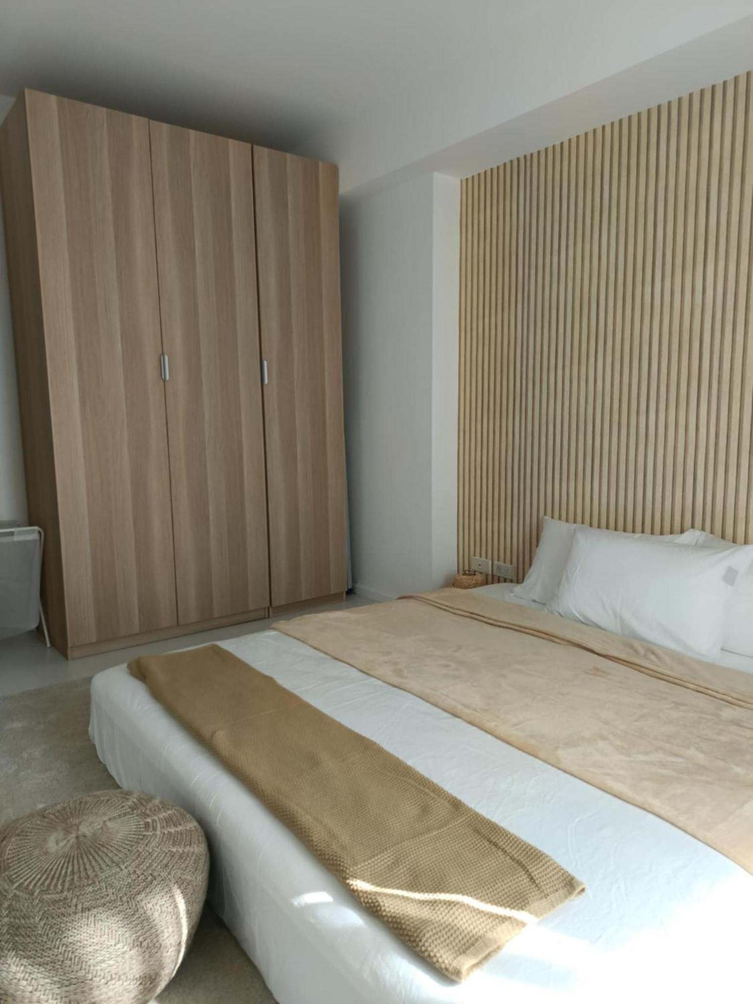 Manila Urban Resort At Azure Eksteriør billede