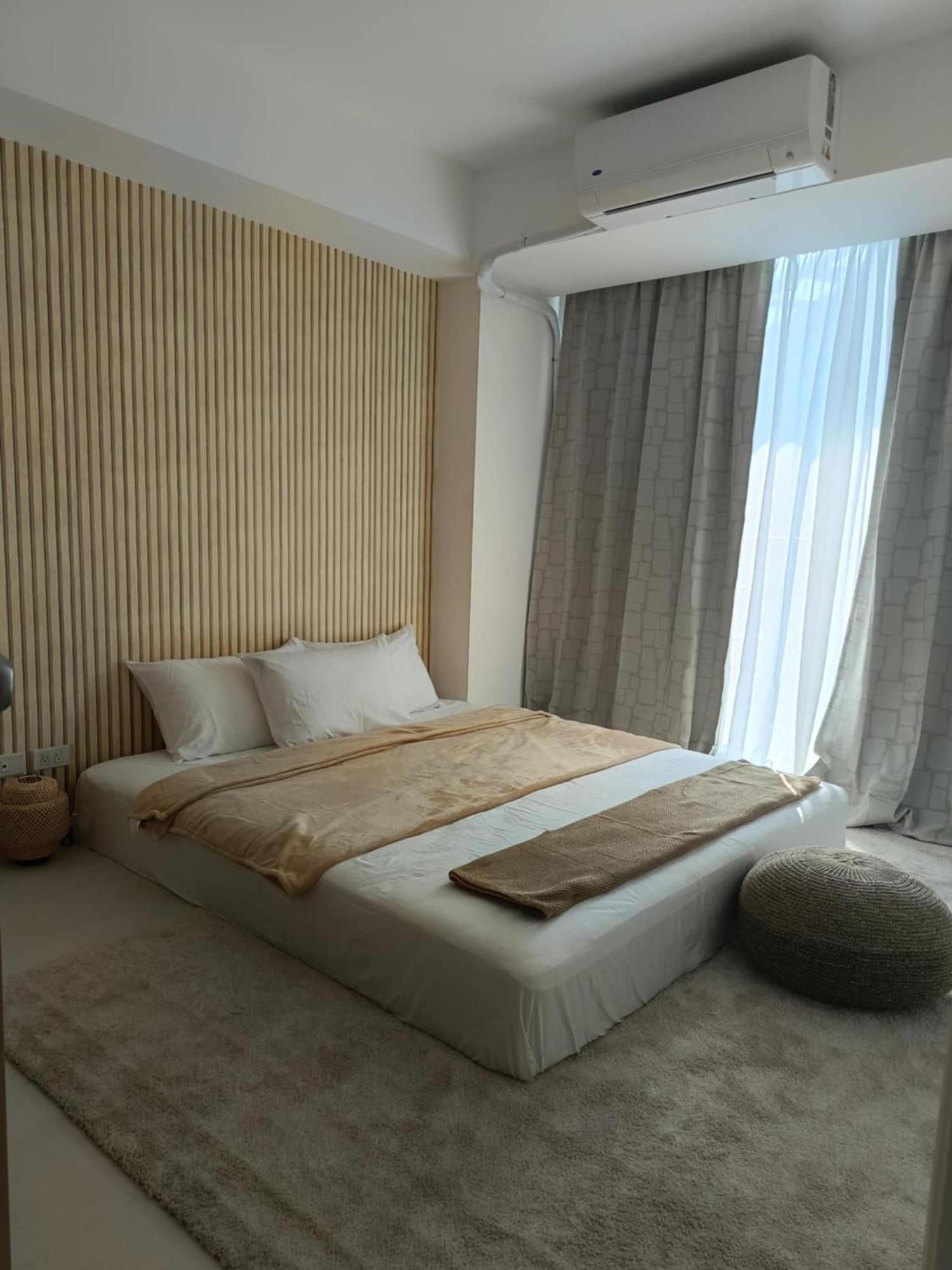 Manila Urban Resort At Azure Eksteriør billede