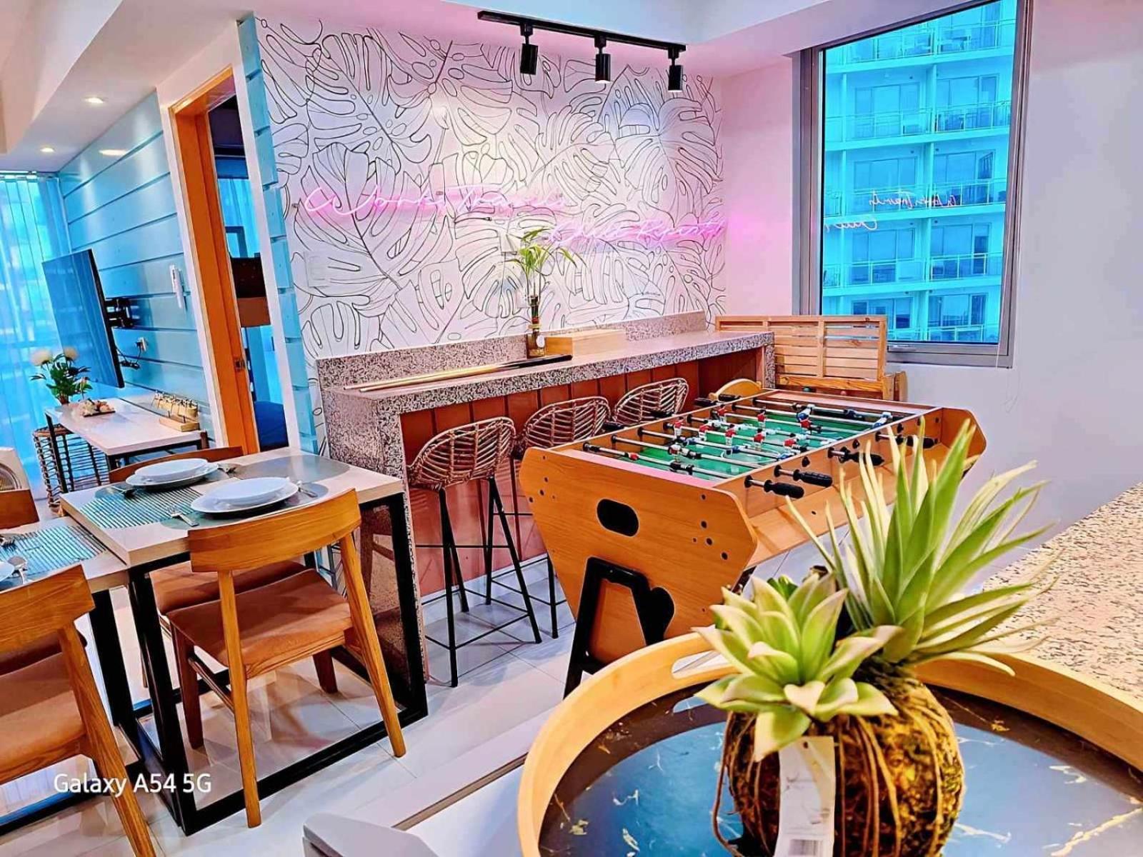 Manila Urban Resort At Azure Eksteriør billede