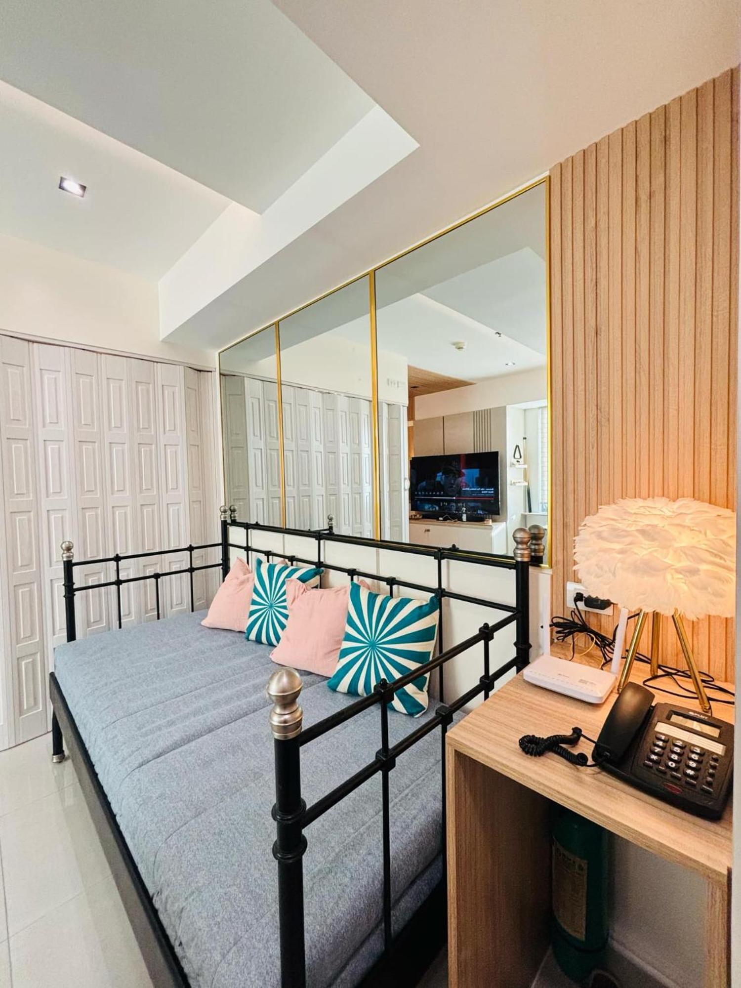 Manila Urban Resort At Azure Eksteriør billede
