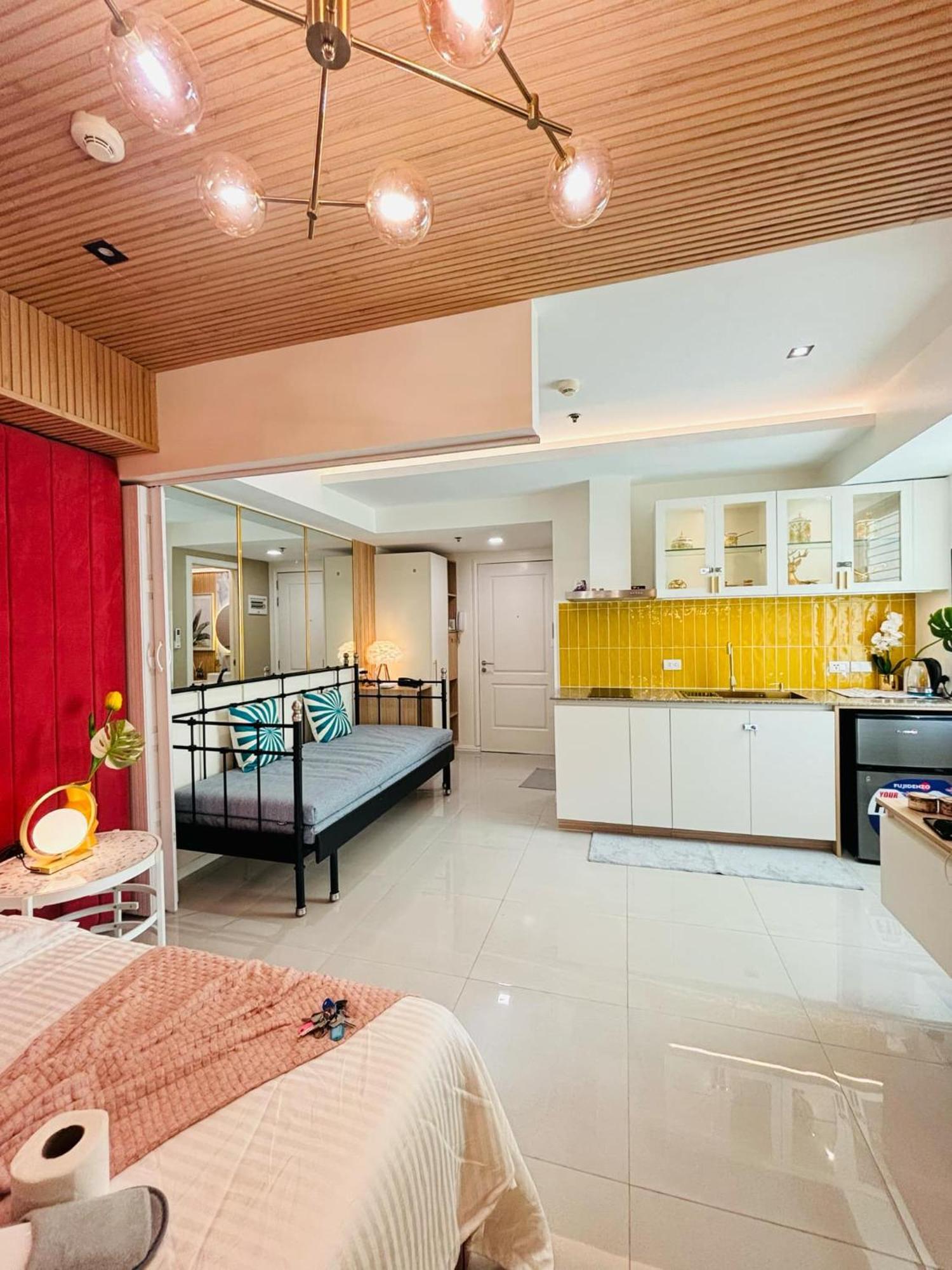 Manila Urban Resort At Azure Eksteriør billede