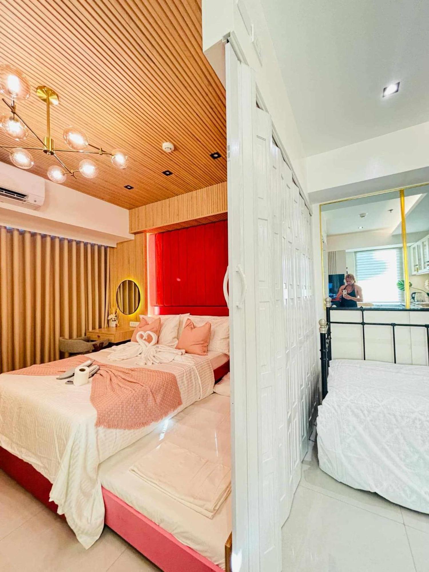 Manila Urban Resort At Azure Eksteriør billede