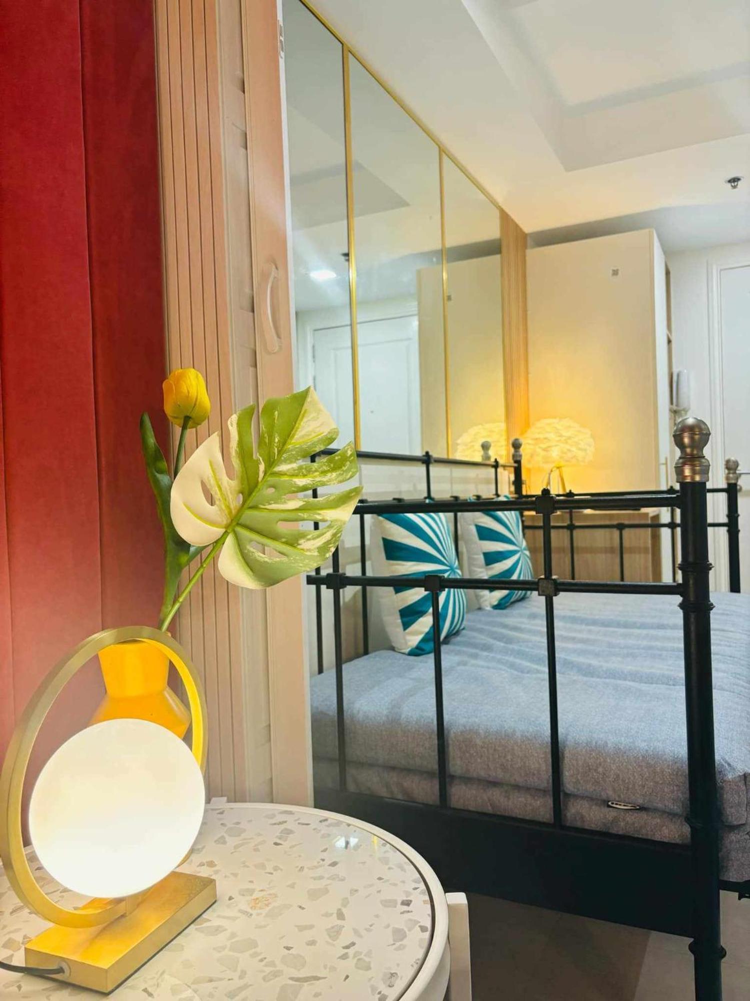 Manila Urban Resort At Azure Eksteriør billede